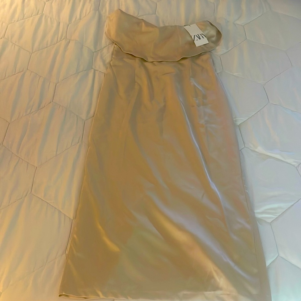 Size L satin strapless Zara dress. Never worn.
